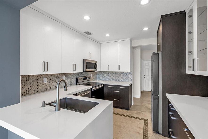 Building Photo - 12571 NW 57th Ct