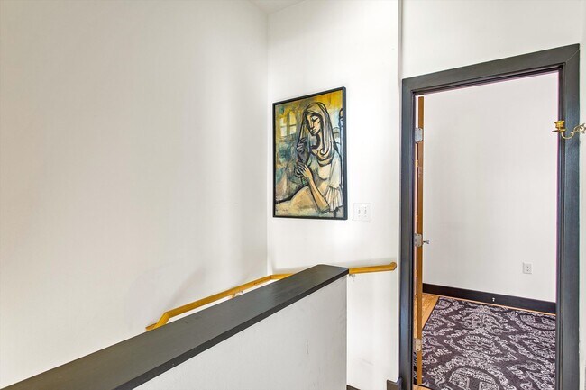 Building Photo - 206 N 1st St