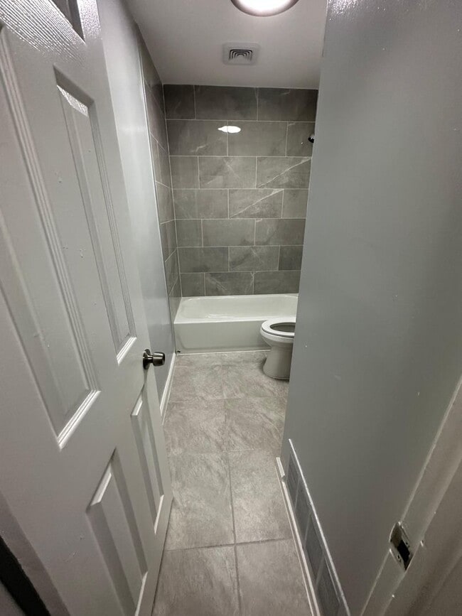 Building Photo - Fully Renovated 3/2 Available for Immediate Rent!