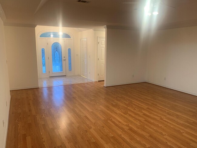 Building Photo - 343 Ruckel Dr
