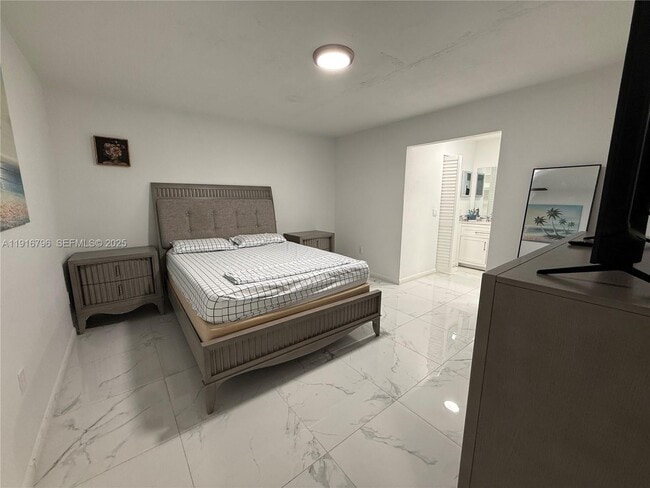 Building Photo - 8636 Beekman Dr