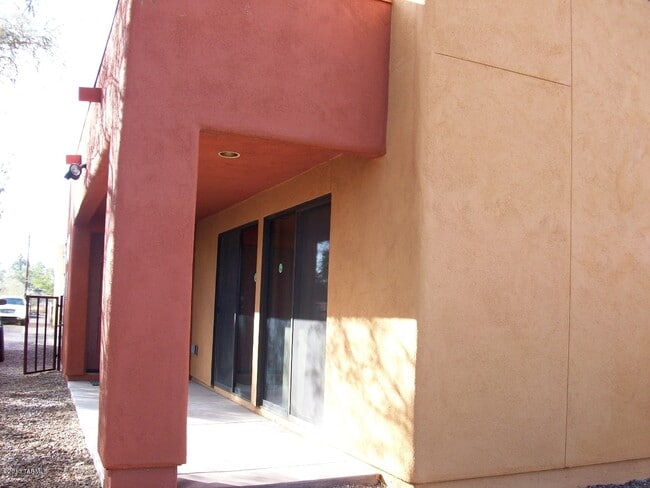 Building Photo - 1317 E Hedrick Dr