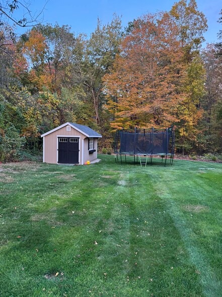 Building Photo - 4 Hinman Meadow Rd