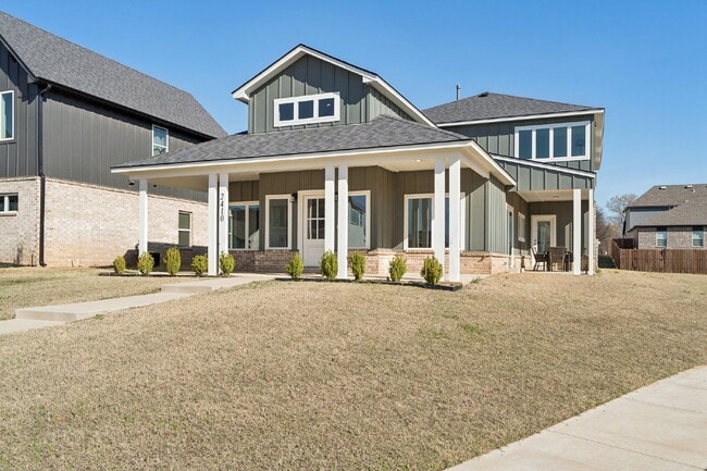 Building Photo - Fully Furnished 4 Bedroom + Bonus Room
