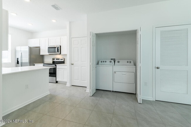 Building Photo - 215 Elmhurst Ln