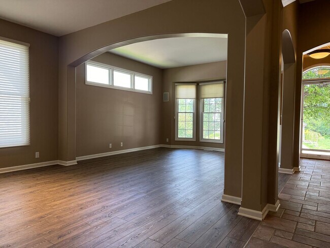 Building Photo - Elkhorn Home For Rent In Quiet Neighborhood