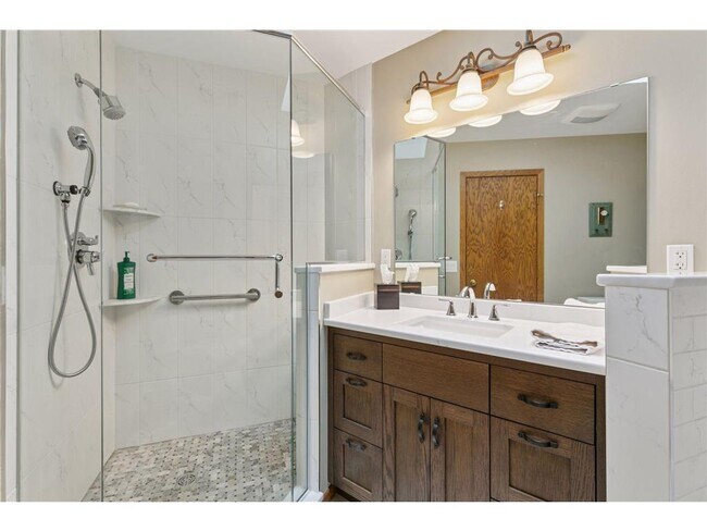 Building Photo - 796 Sunset Dr