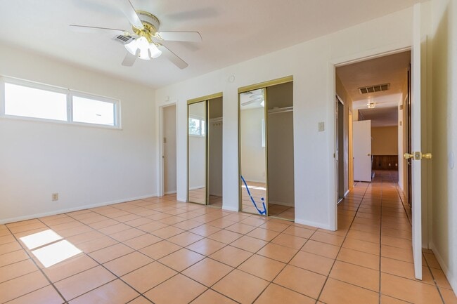 Building Photo - 3 Bedroom 2 Bath Home