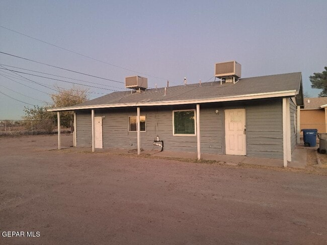 Building Photo - 247 Carnes Rd