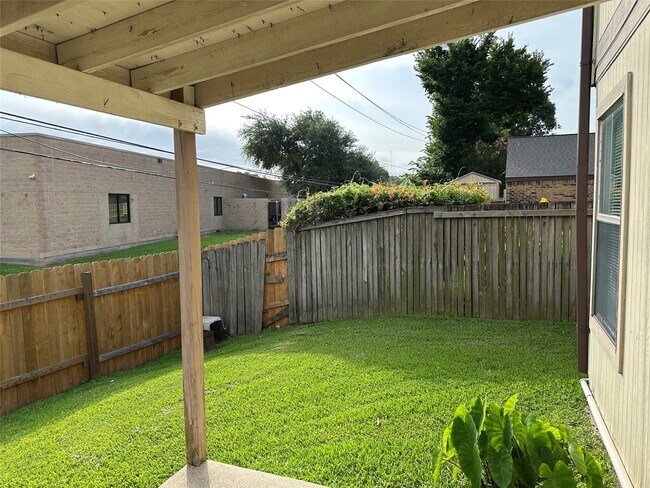 Building Photo - 3654 Palm Grove Dr