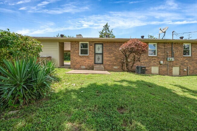 Building Photo - Furnished, remodeled 2BR near Nashville hospitals, all utilities and WiFi included, updated kitch...