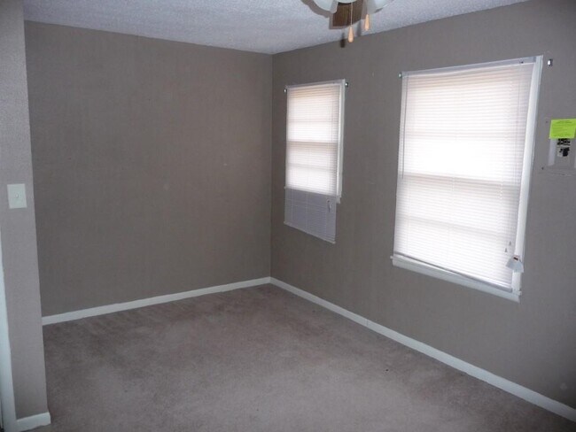 Building Photo - 4303 NW Ridgecrest Dr