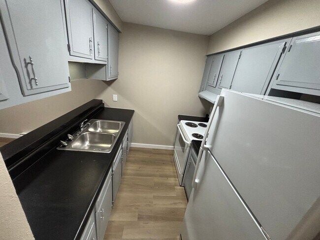 Primary Photo - Fairview Apartments