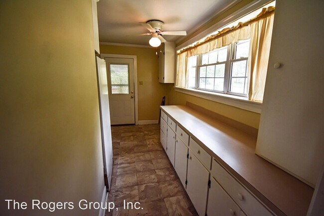 Building Photo - 3 br, 1 bath House - 305 White Oak Dr