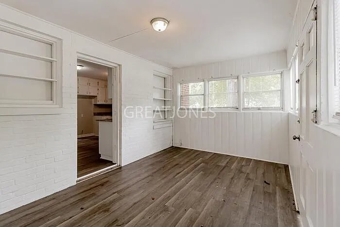 Building Photo - 3104 Mary Dr