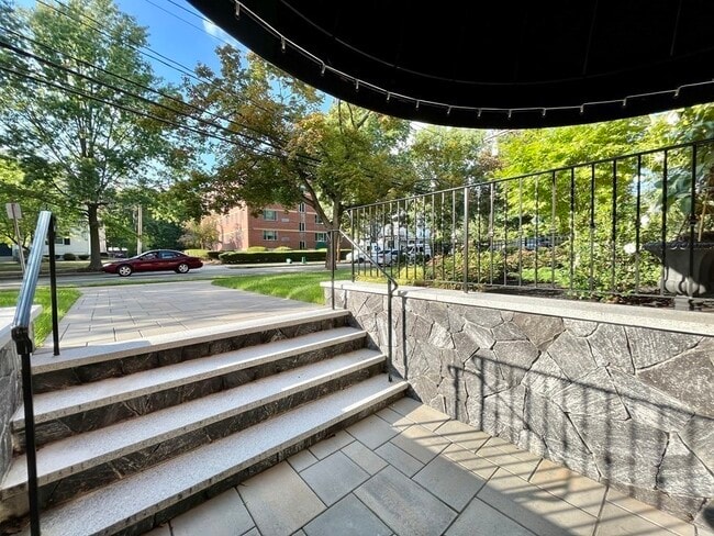 Building Photo - 128 Pleasant St