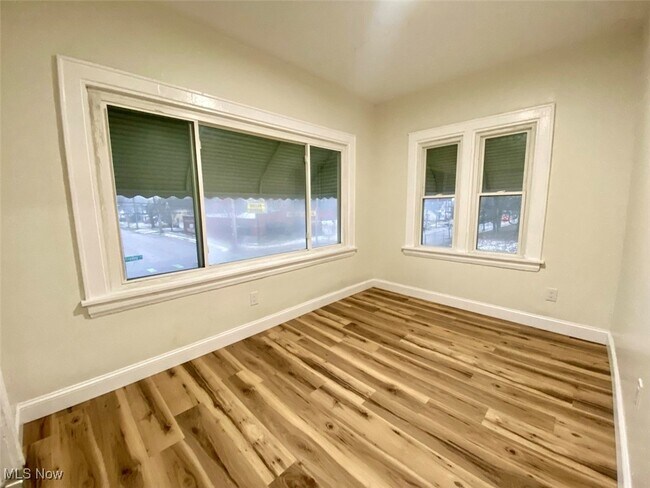 Building Photo - 884 Copley Rd