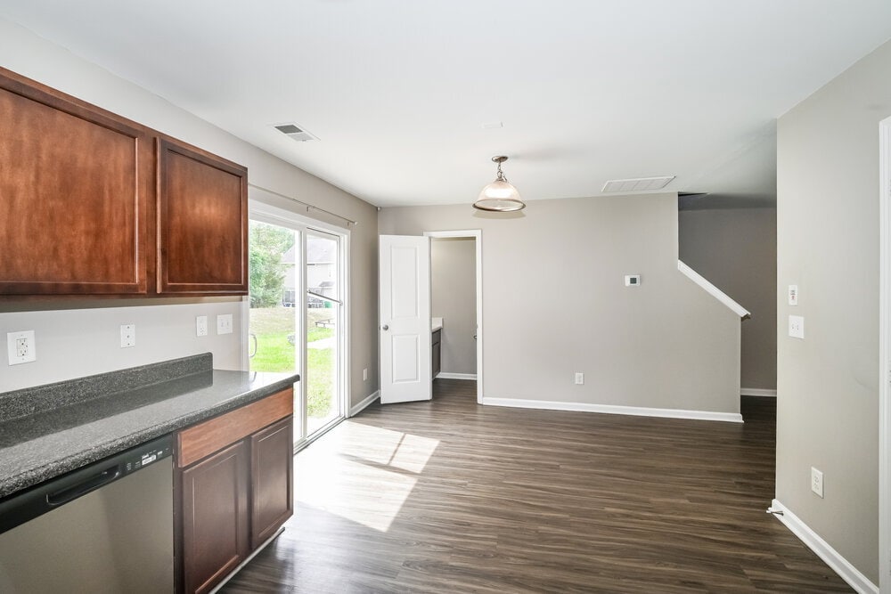 Building Photo - 818 Rook Rd