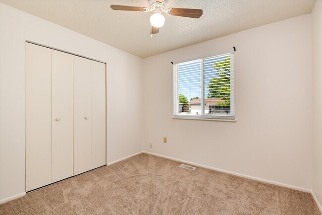 Building Photo - 16176 E Bates Dr