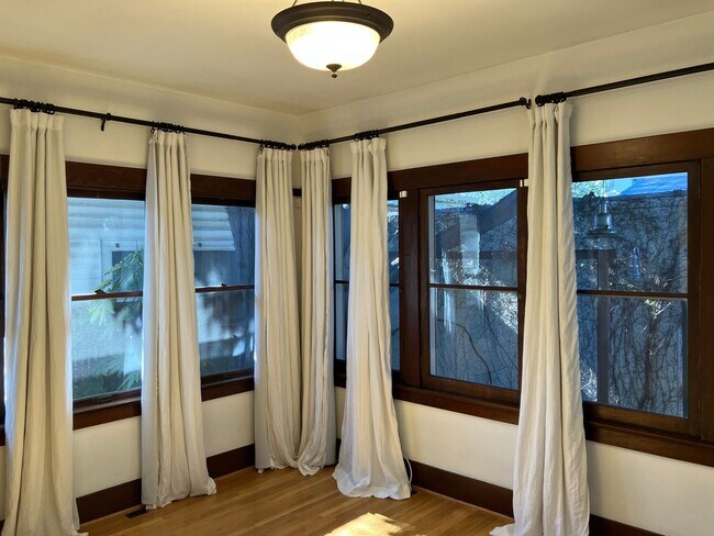 Building Photo - Charming Craftsman 2-Bedroom Home with Upd...
