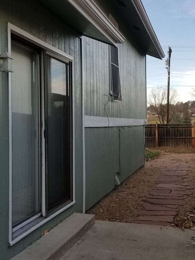 Building Photo - 4B/2B Home with Attached Garage in Longmon...