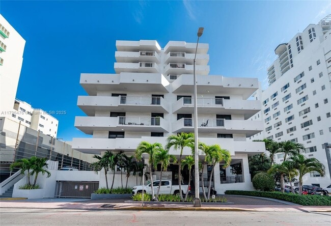 Primary Photo - 4301 Collins Ave