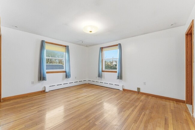 Building Photo - 7 Carol St