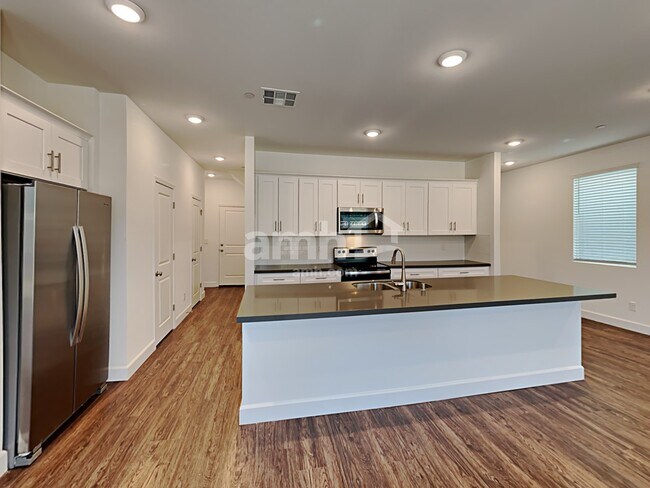 Building Photo - 3376 Blodwen St