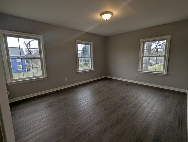 Building Photo - 2880 Ruhl Ave