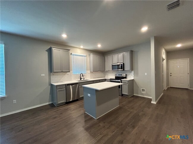 Building Photo - 755 Steeplebush