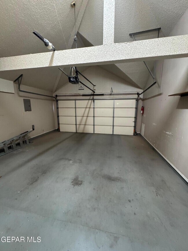 Building Photo - 1428 Beethoven Pl