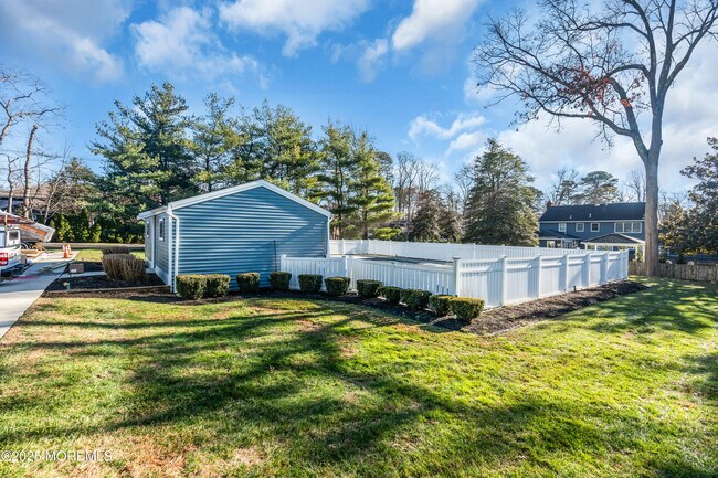 Building Photo - 4 Black Pine Ln