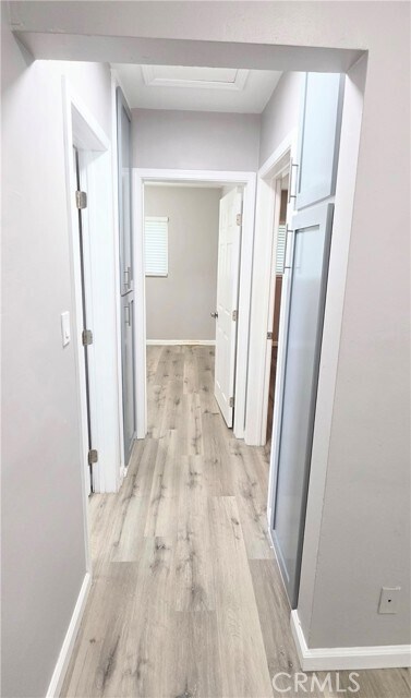 Building Photo - 10527 Western Ave