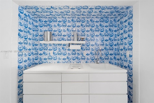 Building Photo - 1100 West Ave