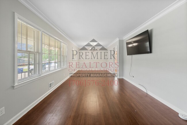 Building Photo - 4115 Lyn Dr