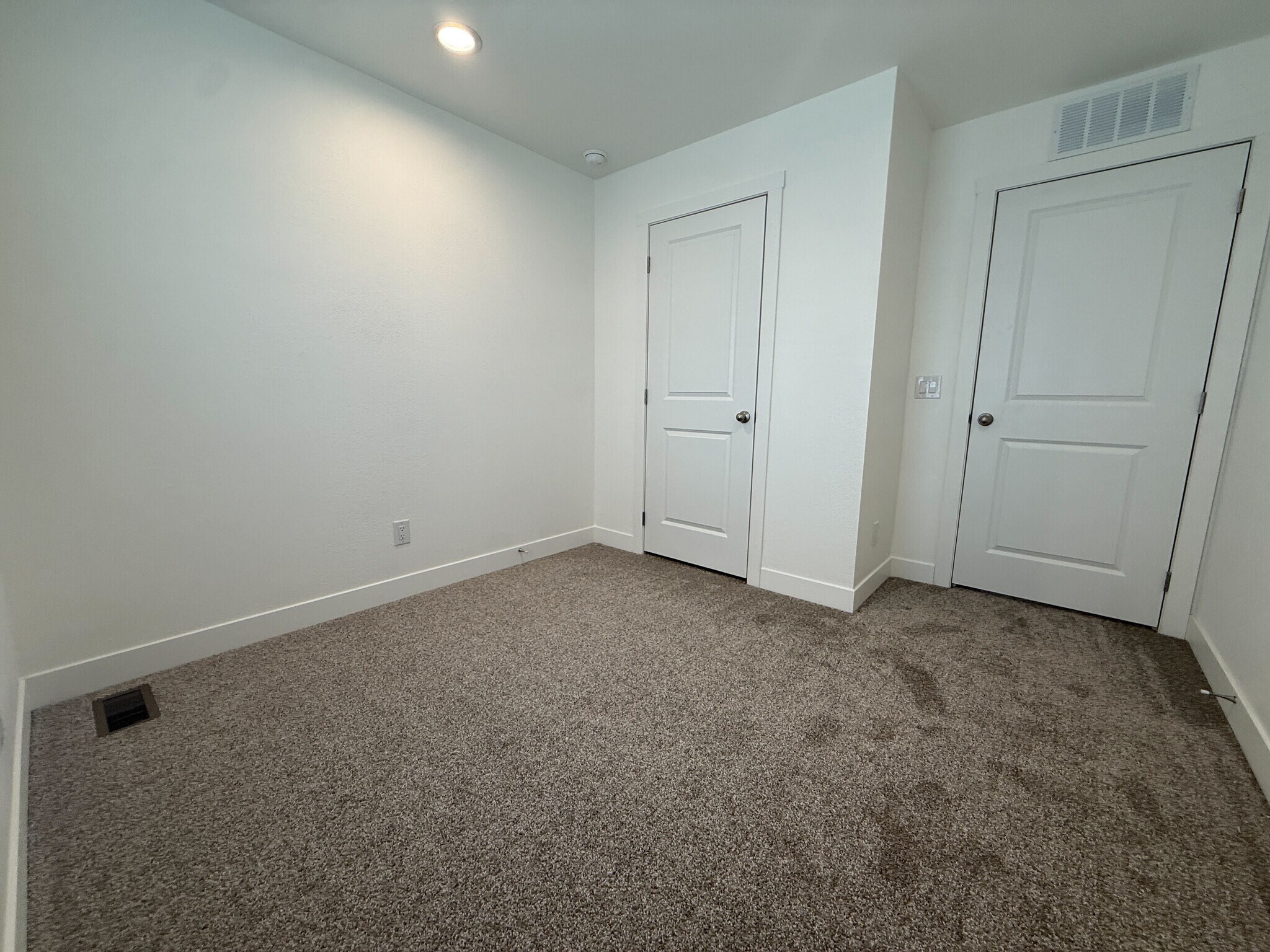 Building Photo - 3601 E Wyoming Ave