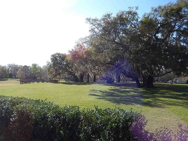 Building Photo - 2950 Bay Shore Dr