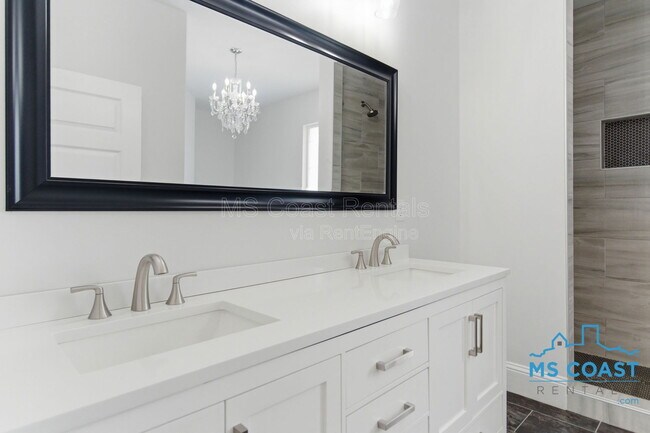 Building Photo - 15334 Oak Creek Cove