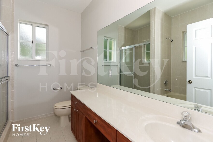 Building Photo - 3168 NE 4th St