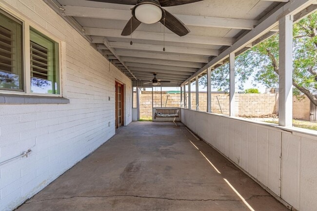 Building Photo - 5739 W Monte Vista Rd