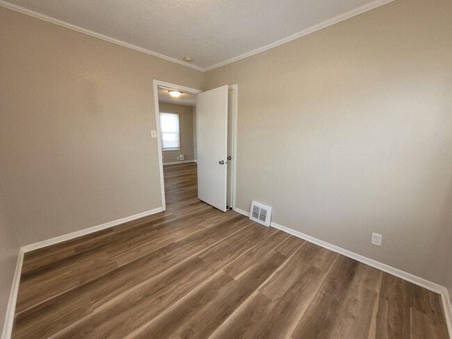 Building Photo - Pet Friendly Home near SW 9th, minutes fro...