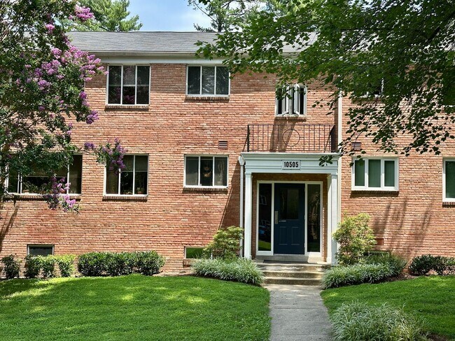 Primary Photo - Light filled one-bedroom condo located in ...