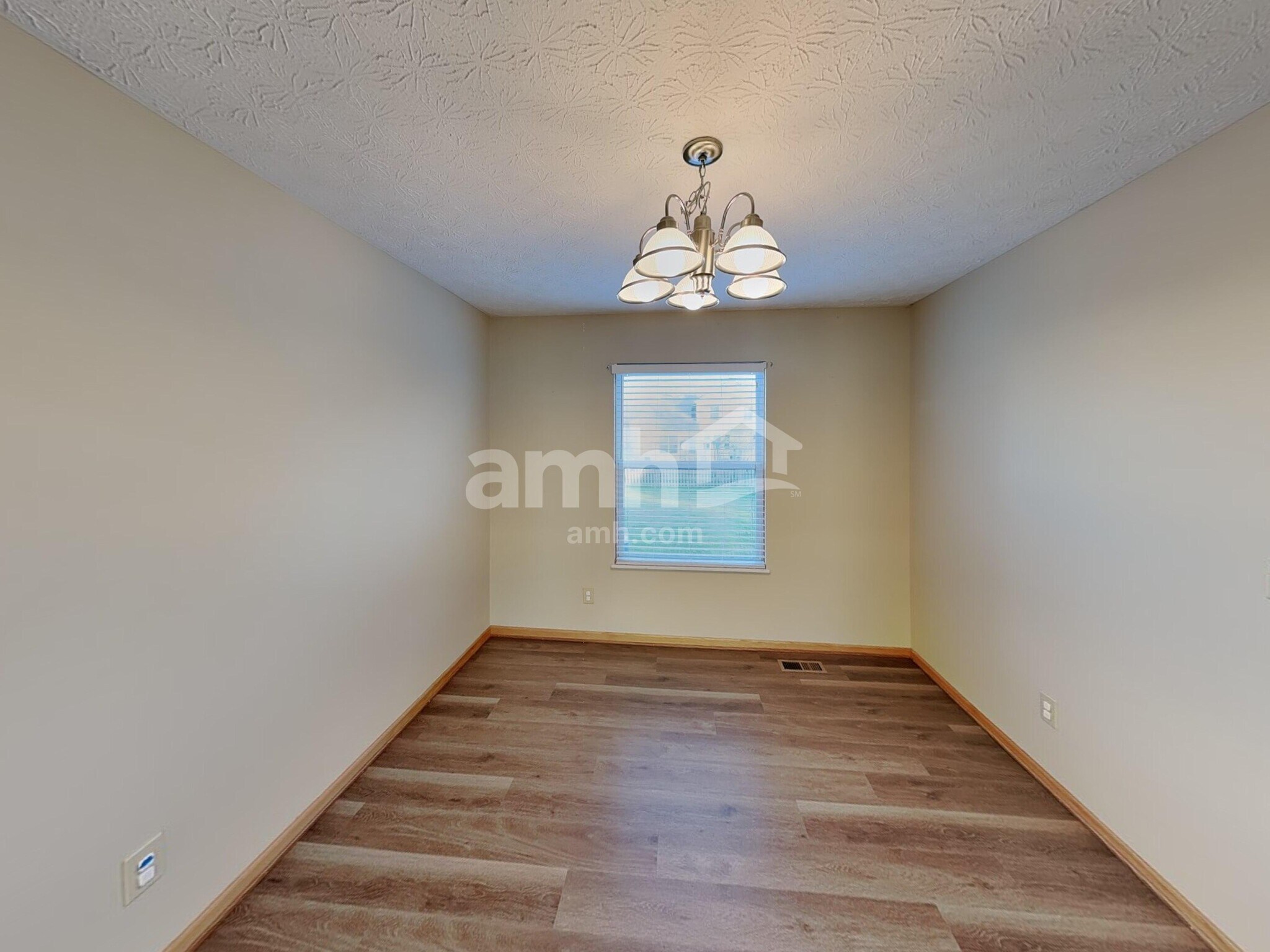 Building Photo - 35 Wrens Nest Ct