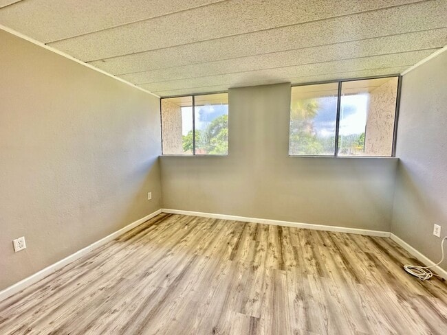 Building Photo - 300 Miracle Strip Pkwy SW