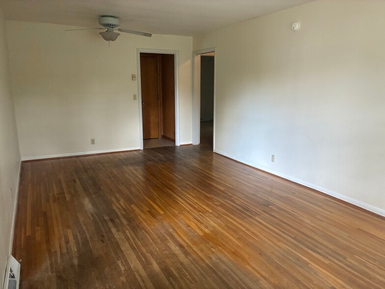 Building Photo - 804 Crescent Hill Rd