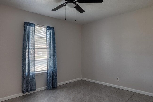 Building Photo - 3bedroom 1 bath remodeled