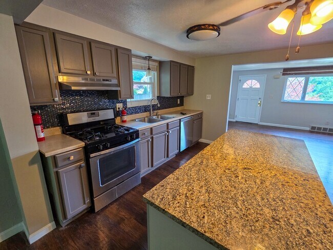 Building Photo - 151 Mahoning Dr