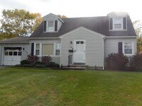 Building Photo - 129 Roselawn Crescent