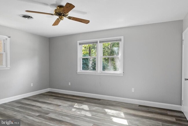 Building Photo - 405 Hamilton Rd