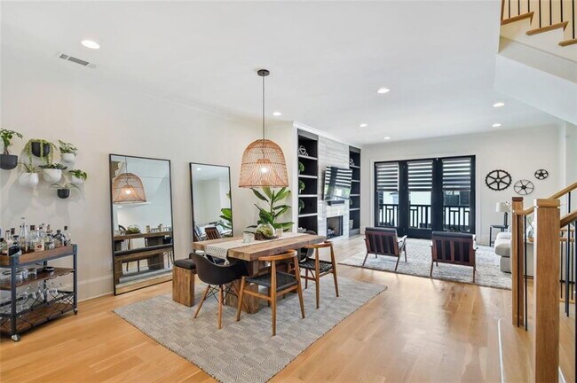 Building Photo - Prime Residence with fabulous amenities in the heart of Buckhead